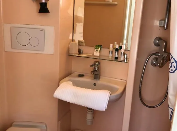 Hotell L'estacade 3*