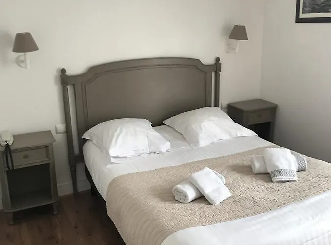 L'estacade Hotell 3*